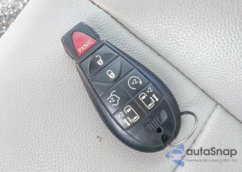 2016 Chrysler Town & Country Touring из США, поврежденный, VIN 2C4RC1BG4GR137988